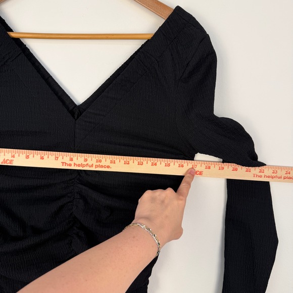 H&M Black Ruched Crepe Maxi Dress Womens Size M Long Sleeve V-Neck Viral Chic - Picture 8 of 8